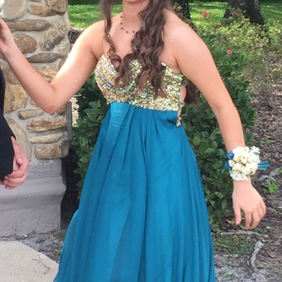 Prom dress! - Picture 3 of 4